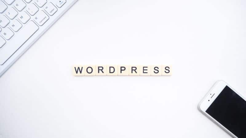 WordPress est disponible en deux versions : WordPress est disponible en deux versions :